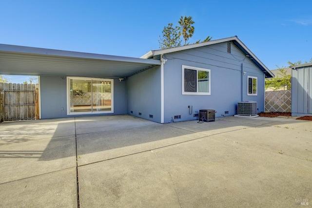1464 Mcgregor Ave, Petaluma, CA 94954 - rear view of property featuring central AC unit and a patio area