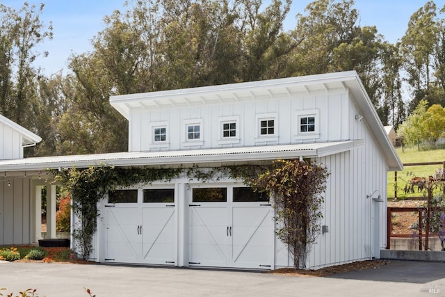 9123 Red Hill Ct, Cotati, CA 94931 - garage with driveway