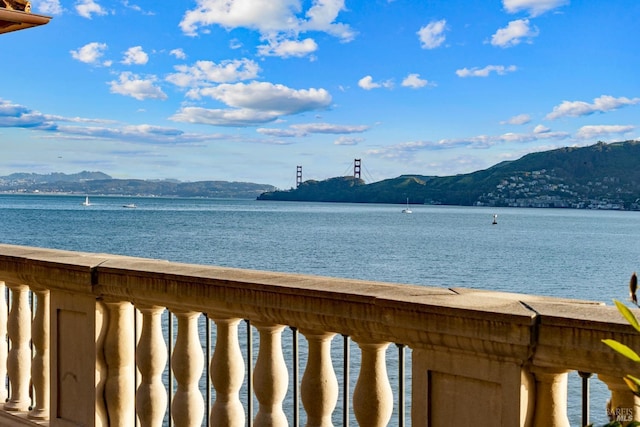 water view featuring a mountain view
