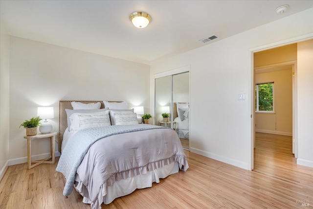 1811 Pacifica Ct, Benicia, CA 94510 - bedroom featuring light wood-style floors, a closet, baseboards, and visible vents