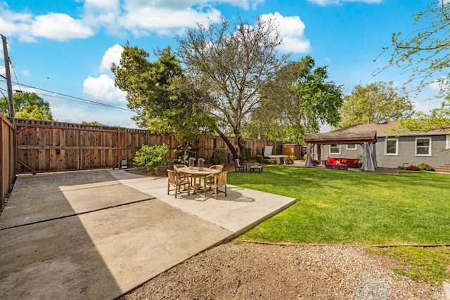 1595 Cinnamond St, Napa, CA 94559 - fenced backyard with a patio area
