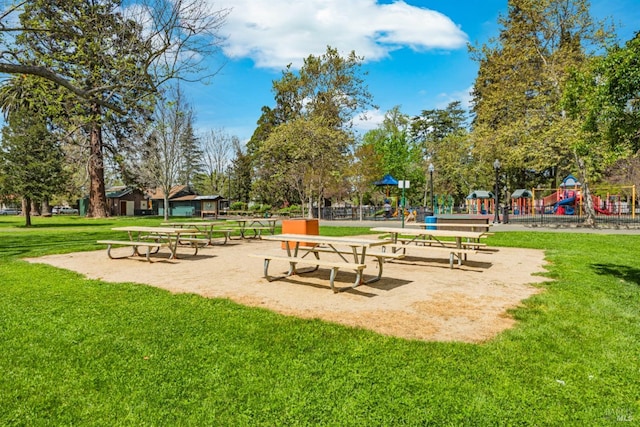 1595 Cinnamond St, Napa, CA 94559 - view of community with a lawn