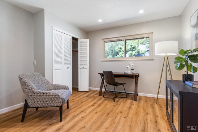 sitting room featuring recessed lighting, light wood-type flooring, and baseboards