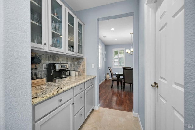2436 Chuck Hammond Dr, Fairfield, CA 94533 - bar with recessed lighting, a notable chandelier, baseboards, and backsplash