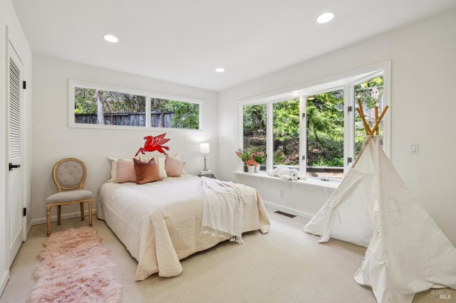 bedroom with baseboards, visible vents, recessed lighting, and carpet flooring