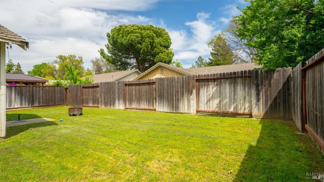 1864 Quail Meadows Cir, Vacaville, CA 95687 - view of yard with a fenced backyard