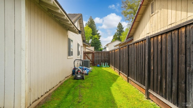 1864 Quail Meadows Cir, Vacaville, CA 95687 - view of yard with a fenced backyard