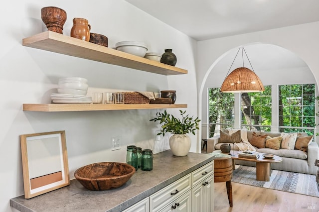 354 Forrest Ave, Fairfax, CA 94930 - living area featuring arched walkways and light wood-type flooring