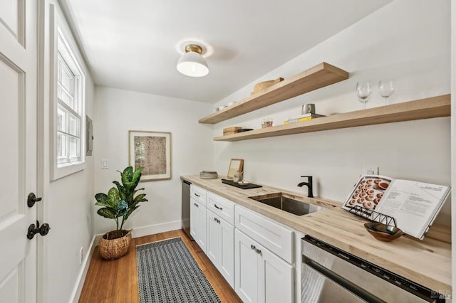 354 Forrest Ave, Fairfax, CA 94930 - bar area with dishwasher and wood finished floors