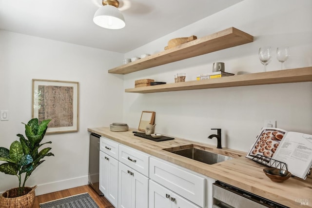 354 Forrest Ave, Fairfax, CA 94930 - bar area featuring dishwasher and wood finished floors