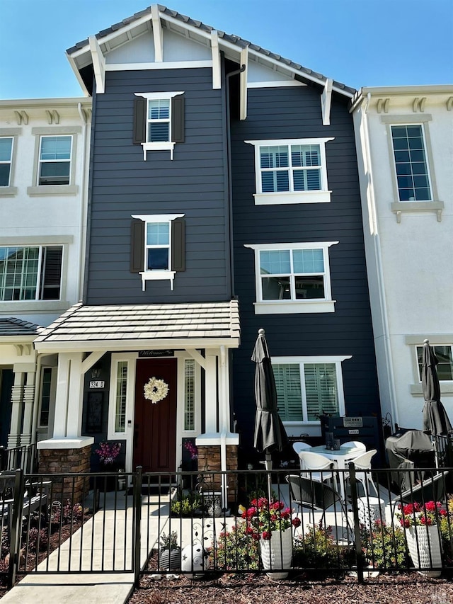324 Pear Tree Ter Unit D, Napa, CA 94558 - view of front of house with a fenced front yard and board and batten siding