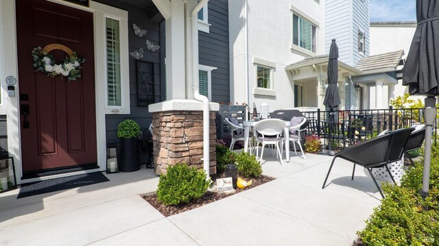view of exterior entry featuring stucco siding and a porch