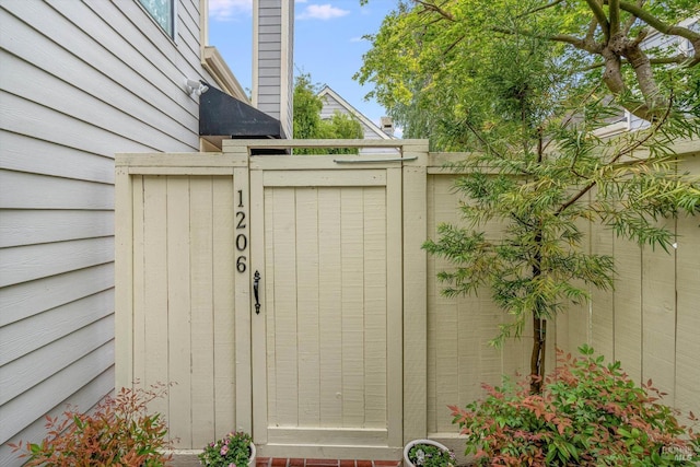 1206 Cayetano Dr, Napa, CA 94559 - view of gate