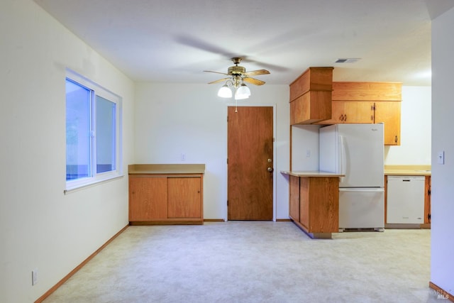 kitchen with ceiling fan, white appliances, visible vents, light countertops, and baseboards
