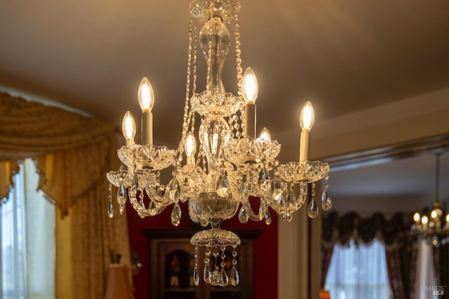 room details featuring a chandelier