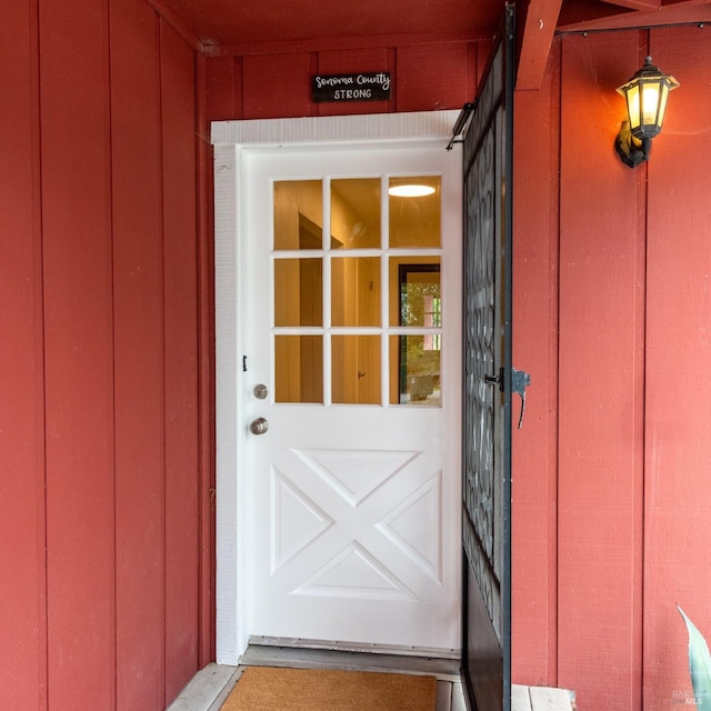 1009 Tilton Rd, Sebastopol, CA 95472 - entrance to property with board and batten siding