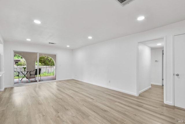 unfurnished room with light wood-style flooring, visible vents, and recessed lighting