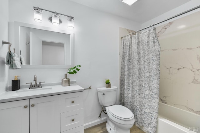 full bathroom with shower / bath combination with curtain, wood finished floors, toilet, vanity, and baseboards