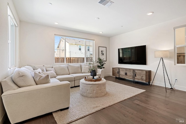 living room featuring baseboards, dark wood-type flooring, visible vents, and recessed lighting