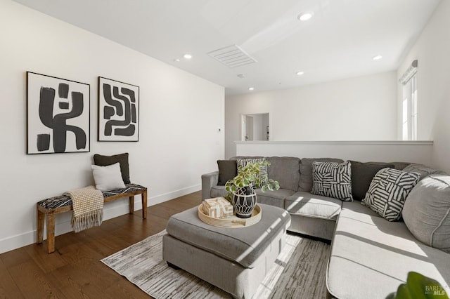 living room featuring baseboards, wood finished floors, visible vents, and recessed lighting