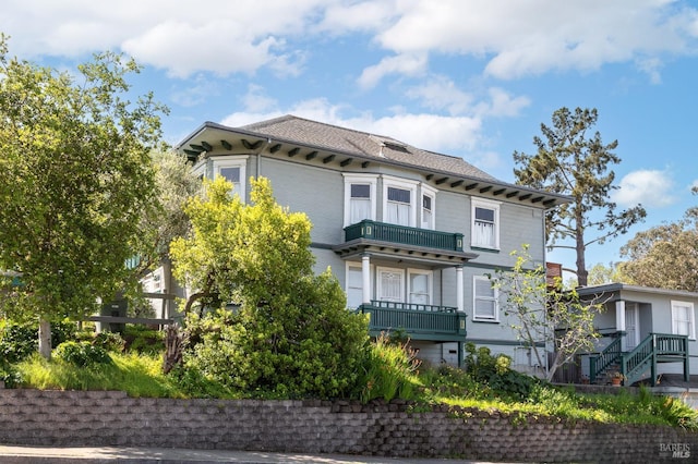view of italianate home