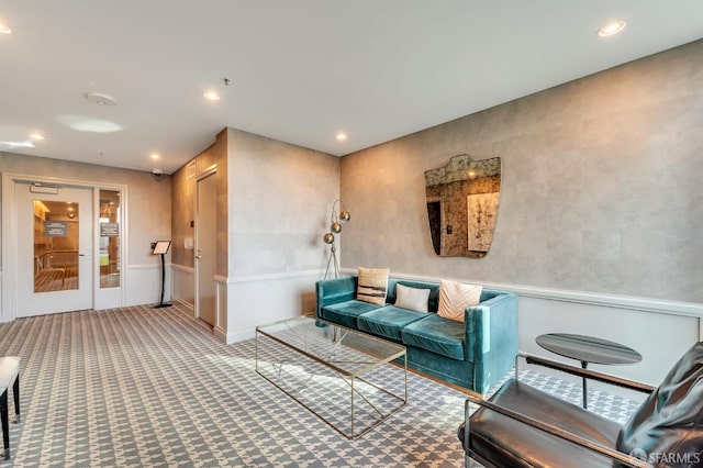 building lobby featuring recessed lighting
