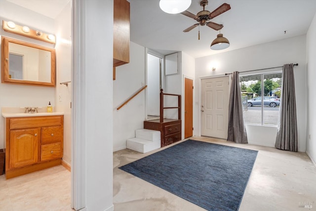 foyer entrance featuring a ceiling fan and stairway