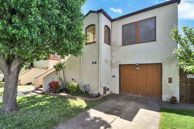 1467 Ohio St, Vallejo, CA 94590 - view of front of property featuring stucco siding and a front yard
