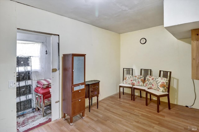 1467 Ohio St, Vallejo, CA 94590 - sitting room with light wood-style flooring