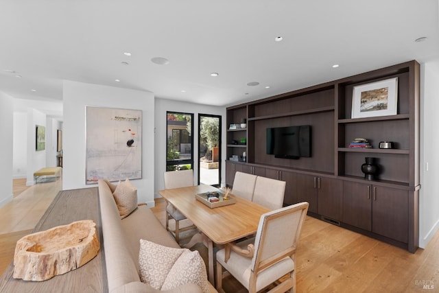 dining area featuring baseboards, visible vents, light wood finished floors, and recessed lighting