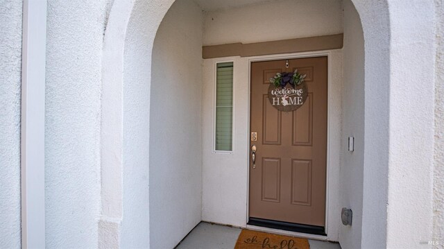 entrance to property with stucco siding