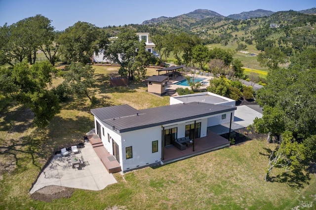 bird's eye view with a mountain view
