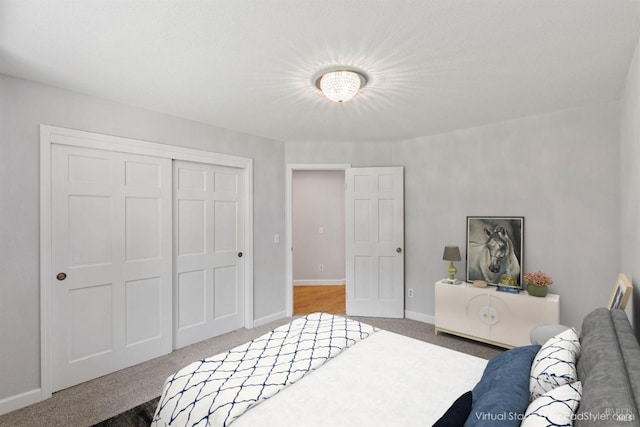 bedroom featuring baseboards, carpet flooring, and a closet