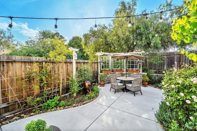 470 Camellia Ct, Benicia, CA 94510 - view of patio featuring outdoor dining area and a fenced backyard