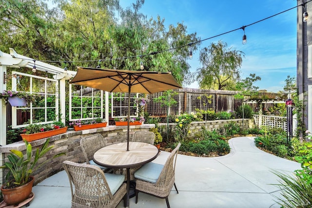 470 Camellia Ct, Benicia, CA 94510 - view of patio with outdoor dining area and a fenced backyard