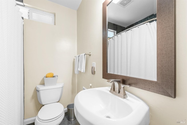 full bath with toilet, a healthy amount of sunlight, a sink, and visible vents