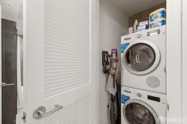 88 Arkansas St Unit 515, San Francisco, CA 94107 - laundry room with stacked washer / drying machine