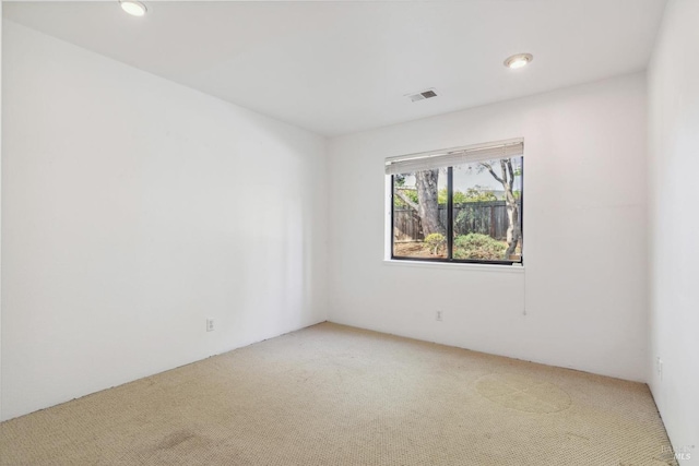 carpeted spare room with visible vents and recessed lighting