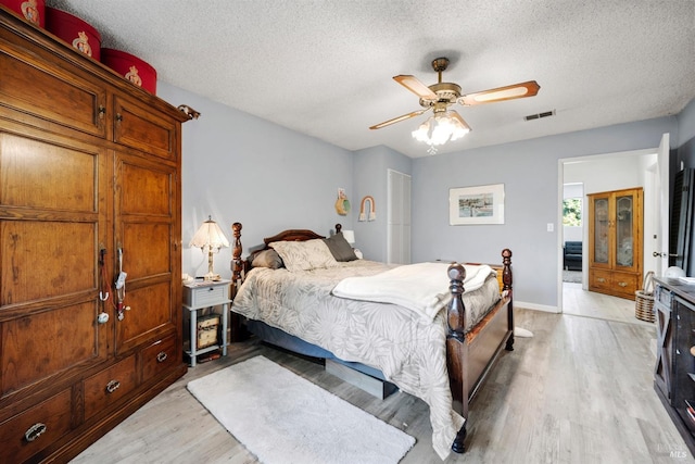 1119 Clelia Ct, Petaluma, CA 94954 - bedroom featuring visible vents, a ceiling fan, a textured ceiling, and light wood-type flooring