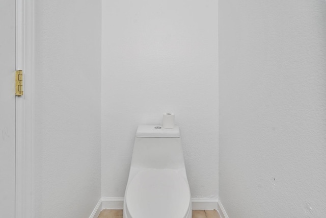 bathroom featuring toilet and baseboards