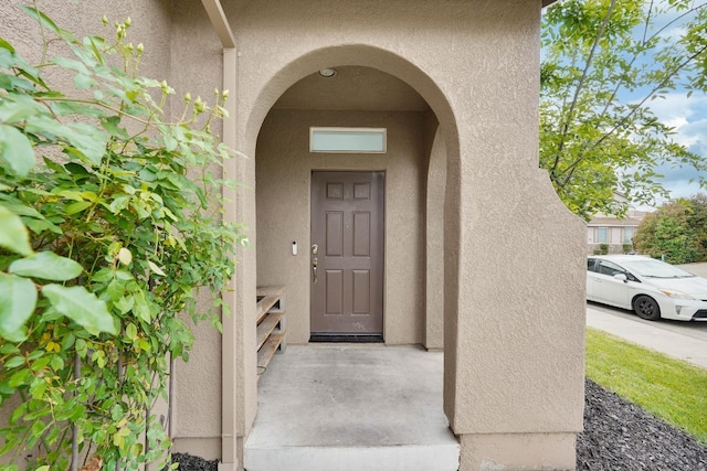 entrance to property with stucco siding