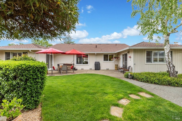 195 Mountain Vista Pl, Santa Rosa, CA 95409 - back of property featuring a lawn and a patio