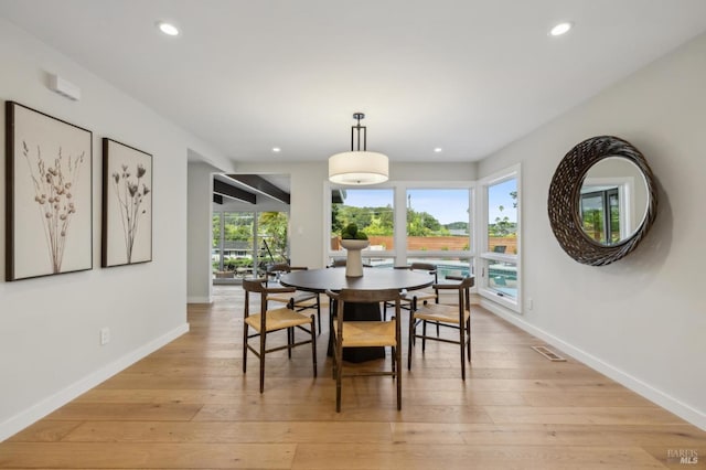 dining space with recessed lighting, visible vents, and baseboards