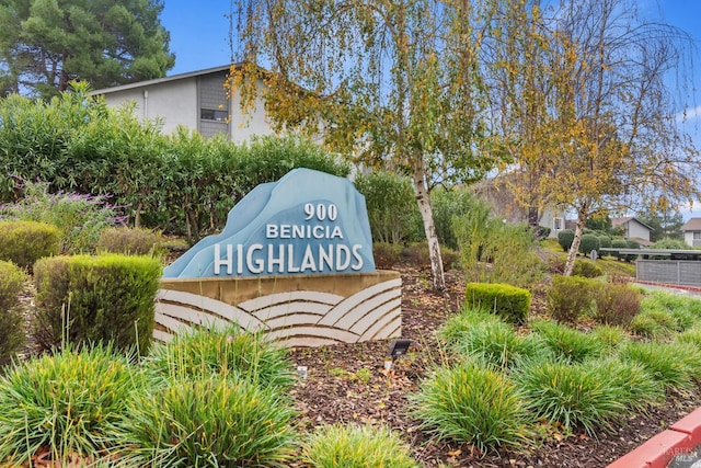 view of community / neighborhood sign