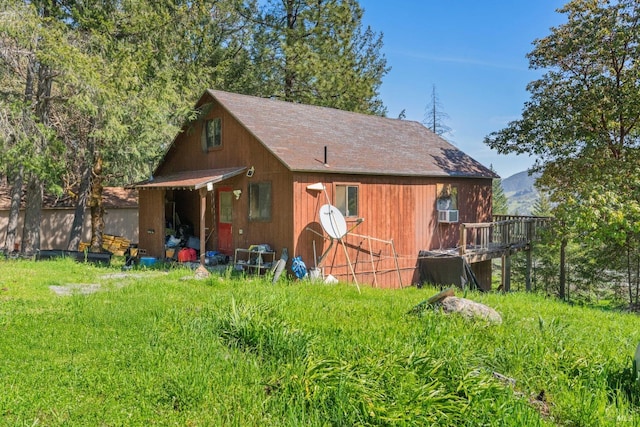 view of outdoor structure with an outbuilding