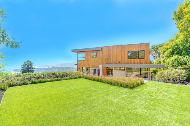 86 Sugarloaf Dr, Tiburon, CA 94920 - rear view of house with a lawn