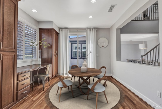 439 Mckenna Ct, Benicia, CA 94510 - dining room with baseboards, wood finished floors, visible vents, and recessed lighting