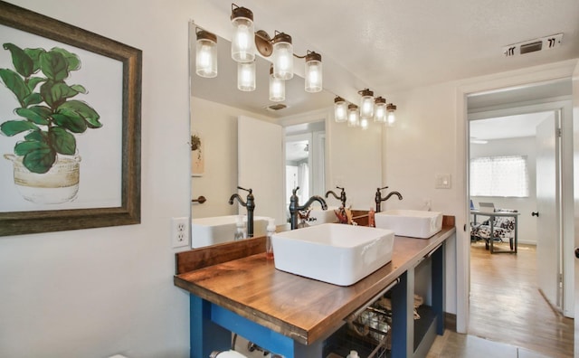 7600 Scenic Ct, Fair Oaks, CA 95628 - bathroom featuring double vanity
