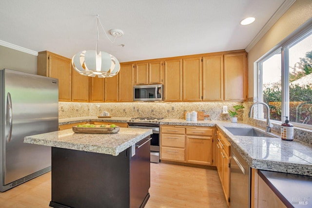 119 Philip Dr, Healdsburg, CA 95448 - kitchen featuring appliances with stainless steel finishes, a sink, ornamental molding, light wood-style flooring, and backsplash