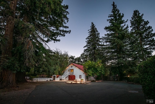 view of front of house featuring fence and driveway